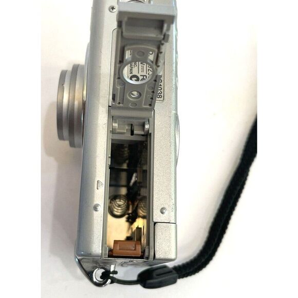 Canon Digital Elph PowerShot S400 Camera W/ 2 Batteries/SD Card 8GB READ - Picture 12 of 16